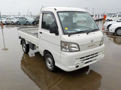 It is a picture of the white daihatsu hijet truck in 2011,First Photo Stock No.Y046211