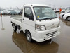 It is a picture of the white daihatsu hijet truck in 2011,Sub Photo 0 Stock No.Y046211
