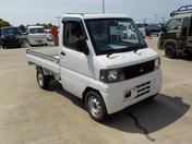 It is a picture of the white mitsubishi minicab truck in 2003,First Photo Stock No.Y046263