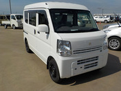 It is a picture of the white suzuki every passenger van in 2022,First Photo Stock No.Y046347