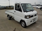 It is a picture of the white nissan clipper truck in 2008,First Photo Stock No.Y046834