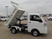 It is a picture of the white daihatsu hijet in 2022,First Photo Stock No.Y046887