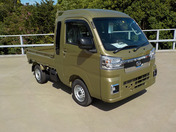 It is a picture of the  khaki  daihatsu hijet jumbo in 2022,First Photo Stock No.Y047006