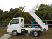 It is a picture of the white suzuki carry in 2014,First Photo Stock No.Y047128