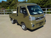 It is a picture of the  khaki  daihatsu hijet jumbo in 2022,First Photo Stock No.Y047240