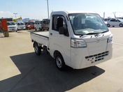 It is a picture of the white daihatsu hijet truck in 2015,First Photo Stock No.Y047246