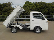 It is a picture of the white daihatsu hijet dump in 2022,First Photo Stock No.Y047262