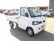 It is a picture of the white nissan clipper truck in 2010,First Photo Stock No.Y047277