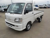 It is a picture of the white daihatsu hijet truck in 2002,Sub Photo 1 Stock No.Y047386