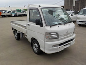 It is a picture of the white daihatsu hijet truck in 2002,First Photo Stock No.Y047386
