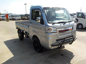 It is a picture of the silver daihatsu hijet truck in 2018,First Photo Stock No.Y047531