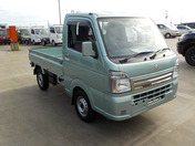 It is a picture of the green suzuki carry truck in 2017,First Photo Stock No.Y047594