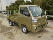 It is a picture of the  khaki  daihatsu hijet truck in 2022,First Photo Stock No.Y048043