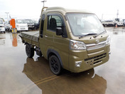 It is a picture of the khaki daihatsu hijet jumbo in 2019,First Photo Stock No.Y048073