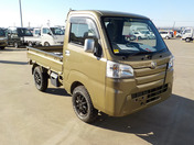 It is a picture of the  khaki  daihatsu hijet truck in 2014,First Photo Stock No.Y048242