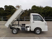 It is a picture of the white daihatsu hijet dump in 2011,First Photo Stock No.Y048270
