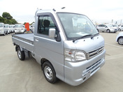 It is a picture of the silver daihatsu hijet truck in 2010,First Photo Stock No.Y048307