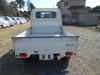 It is a picture of the white suzuki carry truck in 2004,Sub Photo 4 Stock No.Y048358