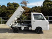It is a picture of the white suzuki carry dump in 2020,First Photo Stock No.Y048361