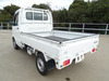 It is a picture of the white suzuki carry truck in 2004,Sub Photo 2 Stock No.Y048459
