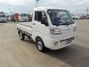 It is a picture of the white daihatsu hijet truck in 2014,First Photo Stock No.Y048517