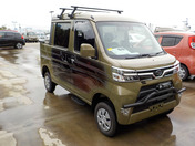 It is a picture of the khaki  daihatsu hijet deck van in 2020,First Photo Stock No.Y048738