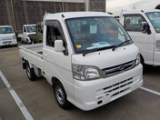 It is a picture of the white daihatsu hijet truck in 2006,First Photo Stock No.Y048806