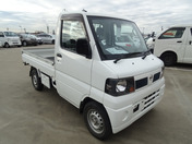 It is a picture of the white nissan clipper truck in 2012,First Photo Stock No.Y048809