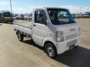 It is a picture of the white suzuki carry truck in 2006,First Photo Stock No.Y048854