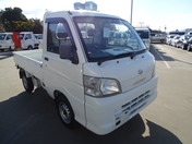 It is a picture of the white daihatsu hijet truck in 2006,First Photo Stock No.Y048994