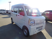 It is a picture of the white suzuki every passenger van in 2022,First Photo Stock No.Y049050