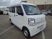 It is a picture of the white suzuki every passenger van in 2022,First Photo Stock No.Y049052